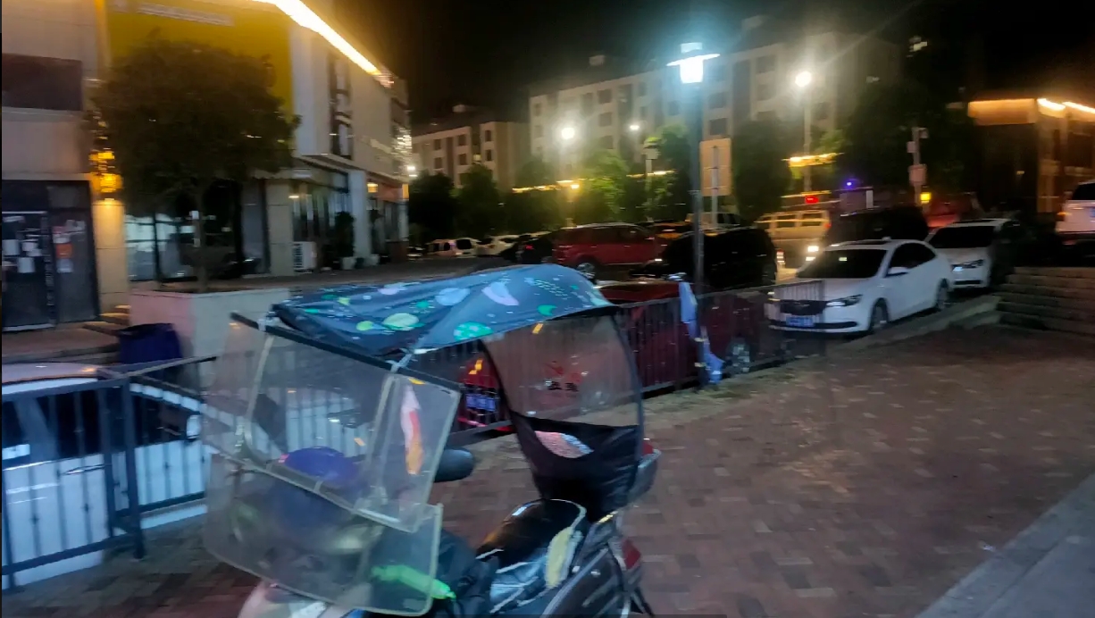 (转让)本店装修精美!接手可做!可做任何生意!停车方便!