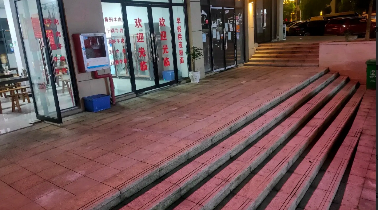 (转让)本店装修精美!接手可做!可做任何生意!停车方便!