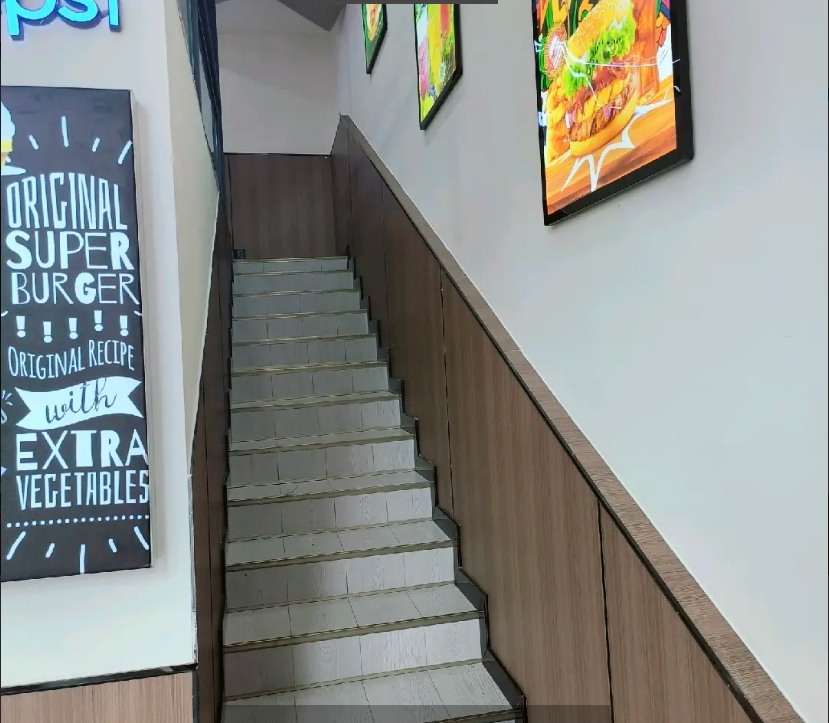 (转让)店铺位于林达阳光城15栋1-7号1楼临街门面