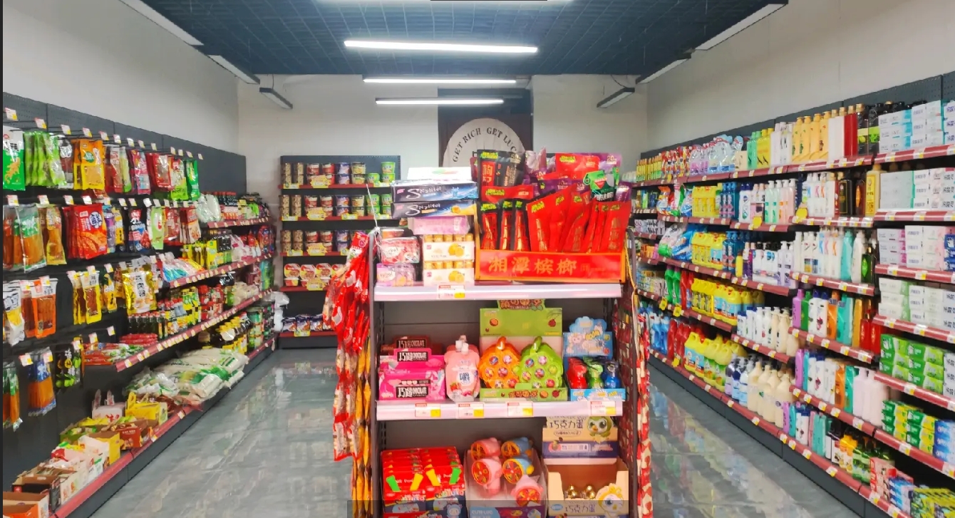 (转让)小区出入口便利店，客源稳定，外摆区域大