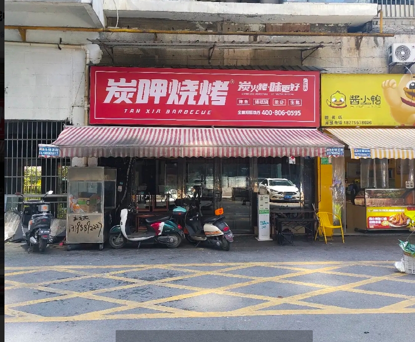 (转让)临街旺铺.客流大.娱乐场所旁