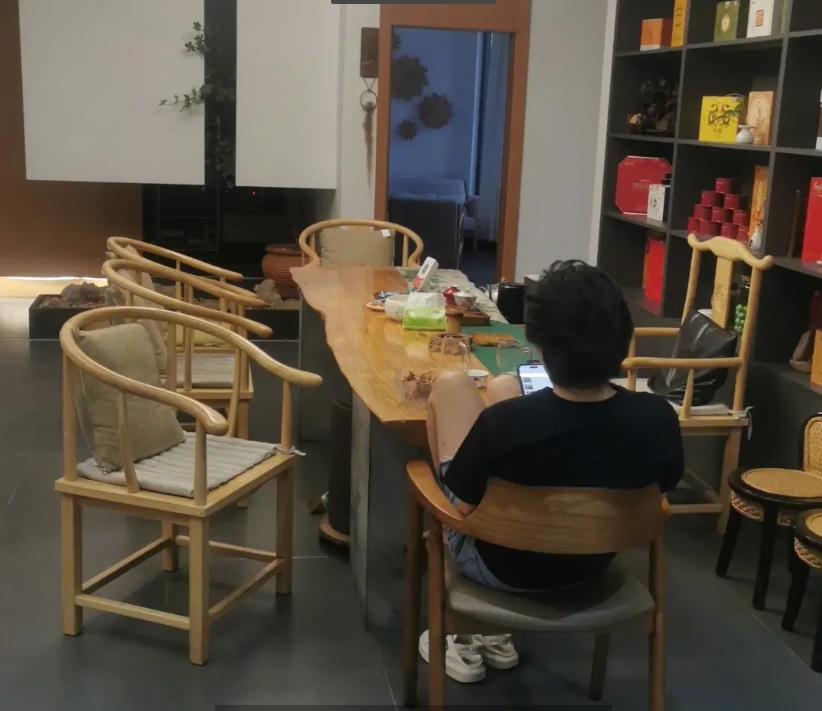(转让)茶坊转让，交通便利，停车也方便，环境优雅，接手就可以营业。