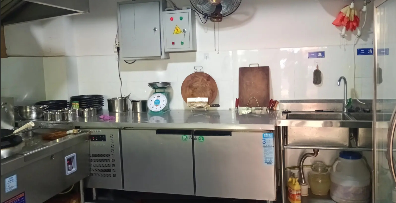 (转让)理想城商业街火锅店转让，接手即可经营。