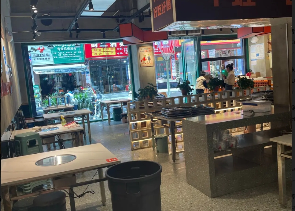 (转让)双门头，门面方正，采光通风好