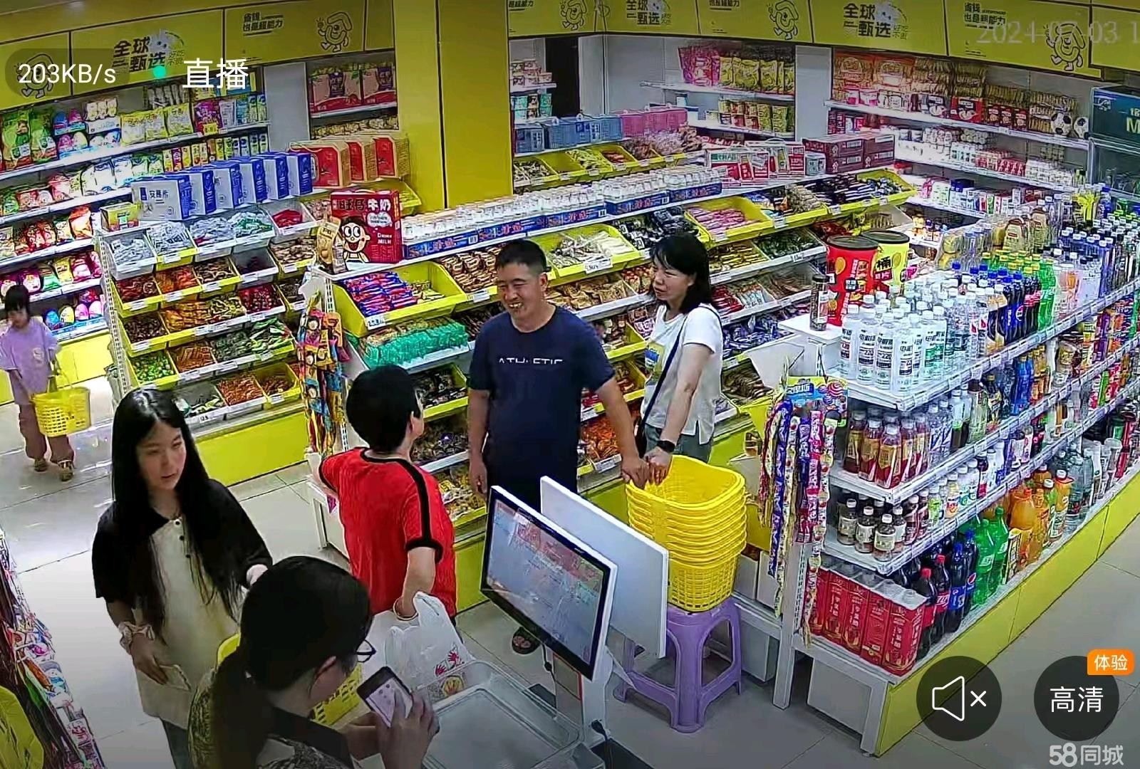 (转让)地理位置在十字路口处,离小学近,有仓库,有厨房,有卫生间。