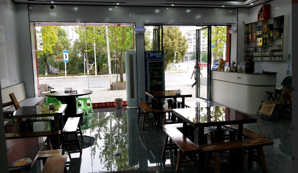 (转让)营业中的餐饮店转让，停车方便。有固定客源。接手可直接经营。