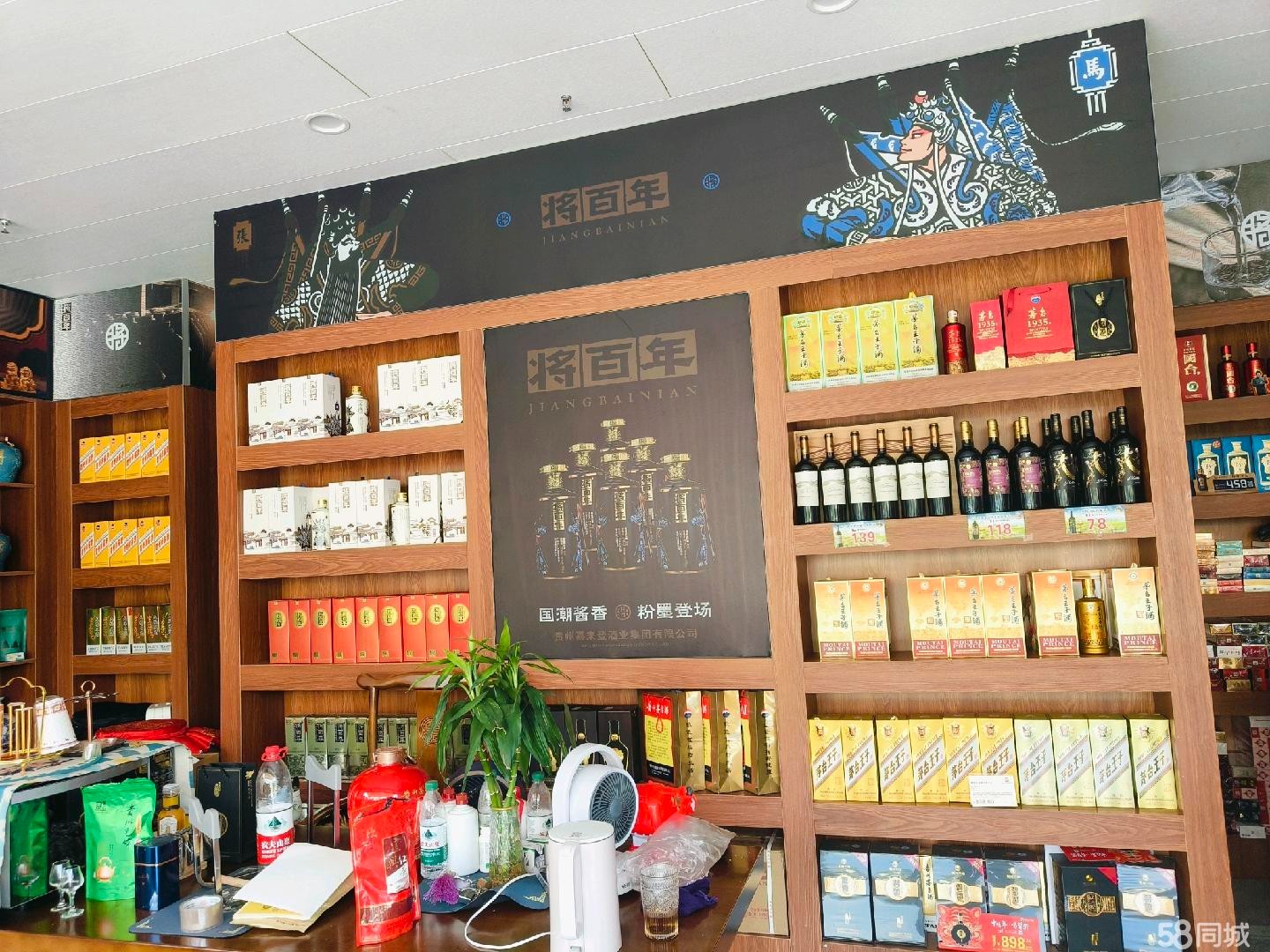 (转让)带烟证转让，餐饮一条街，咖啡，酒吧，烧烤，位置好，环境好。