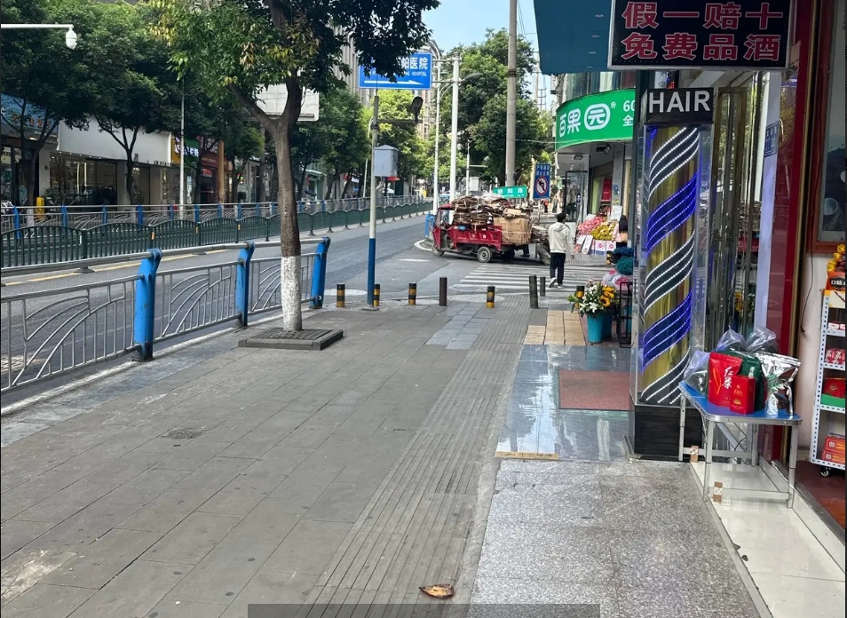 (转让)临街门面，购物一条街，人流量稳定