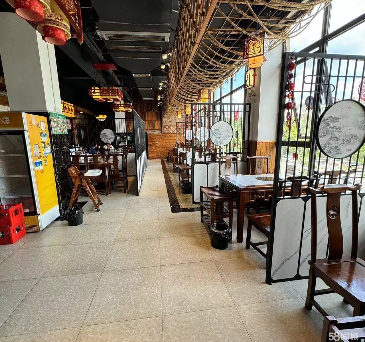 新蒲遵义四中对面十字路口餐饮店转让