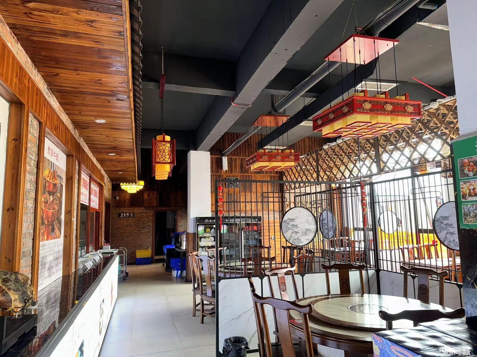 新蒲遵义四中对面十字路口餐饮店转让