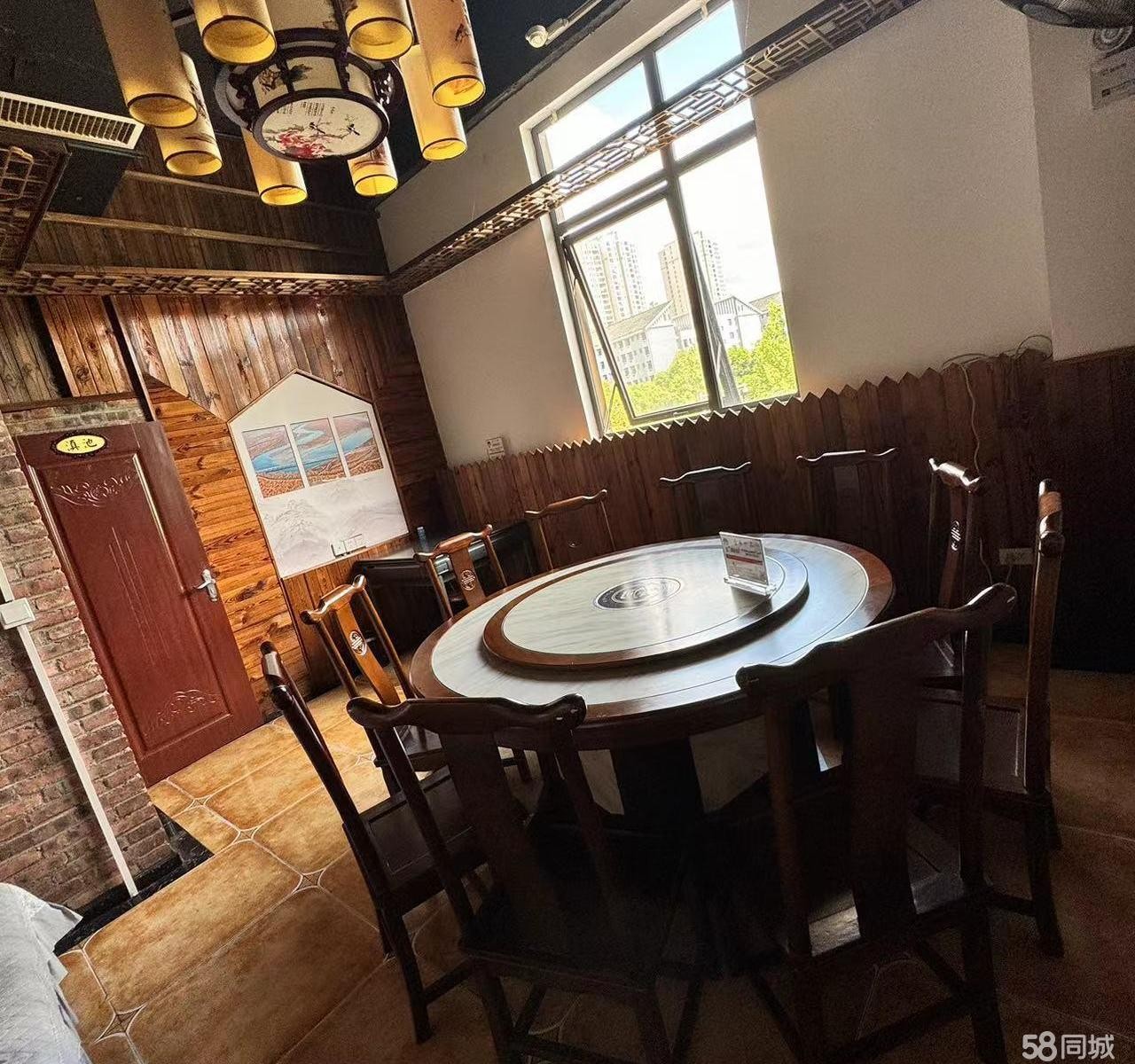 新蒲遵义四中对面十字路口餐饮店转让