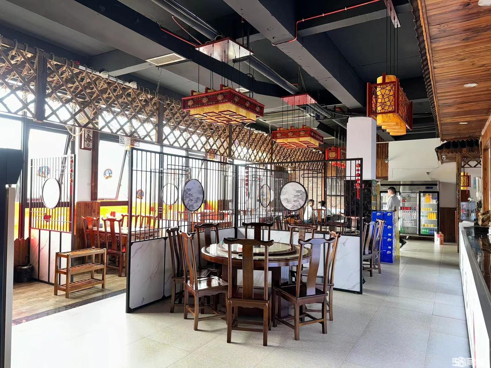 新蒲遵义四中对面十字路口餐饮店转让