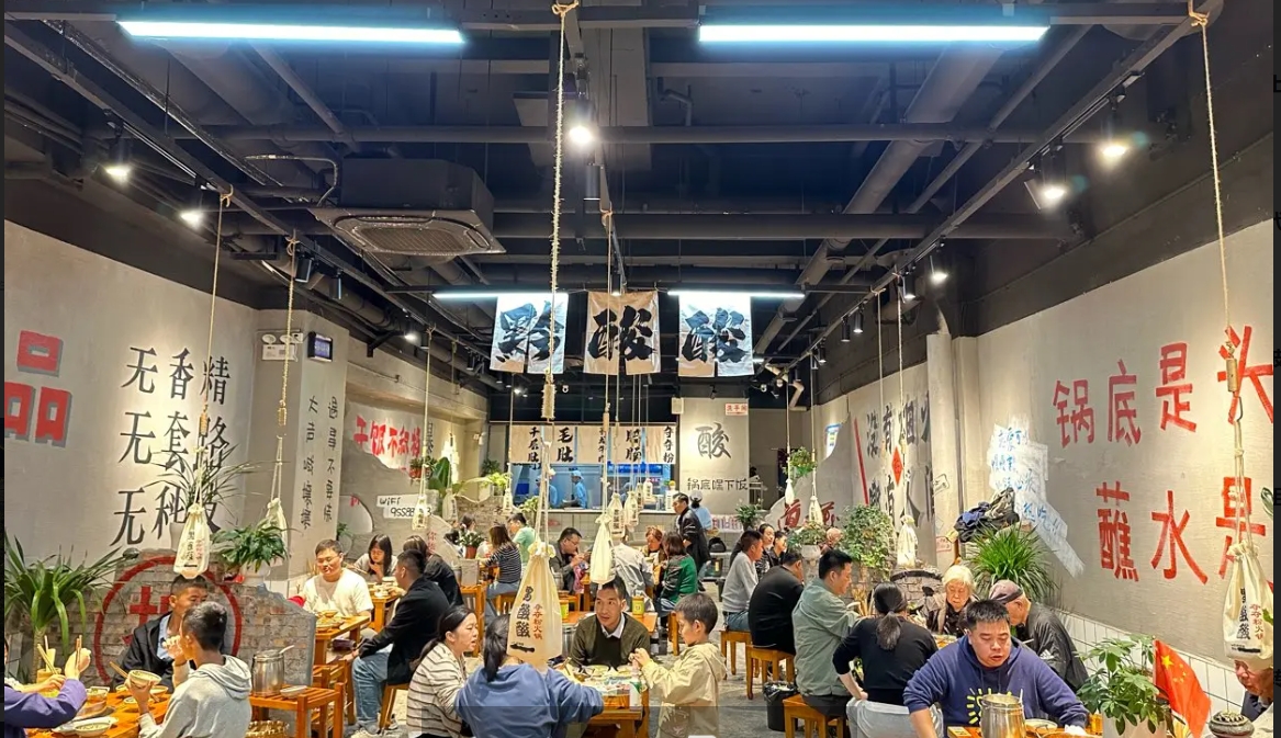 (转让)地理位置好，餐饮一条街，客流量稳定，门面方正