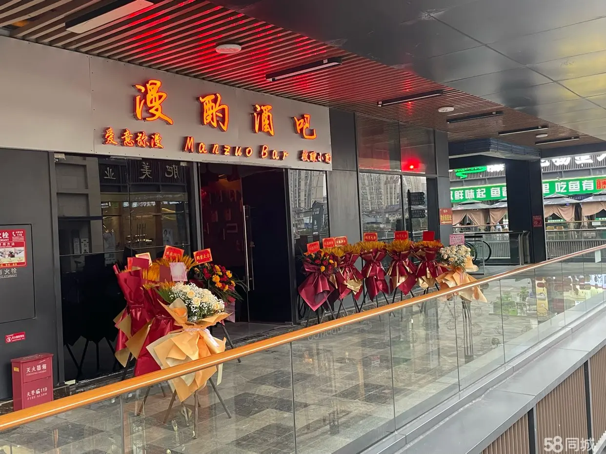 (转让)店铺正常经营，酒水小吃都有，店内在正常营业