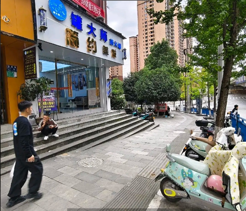 (转让)临街商铺，上下两层共计180平方，位置好客流量大