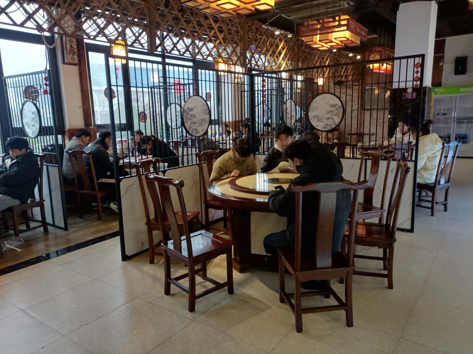 新蒲遵义四中对面十字路口餐饮店转让