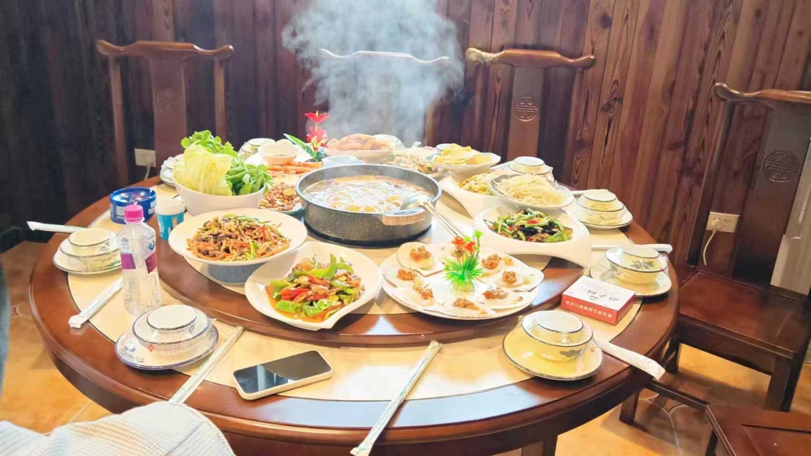 新蒲遵义四中对面十字路口餐饮店转让