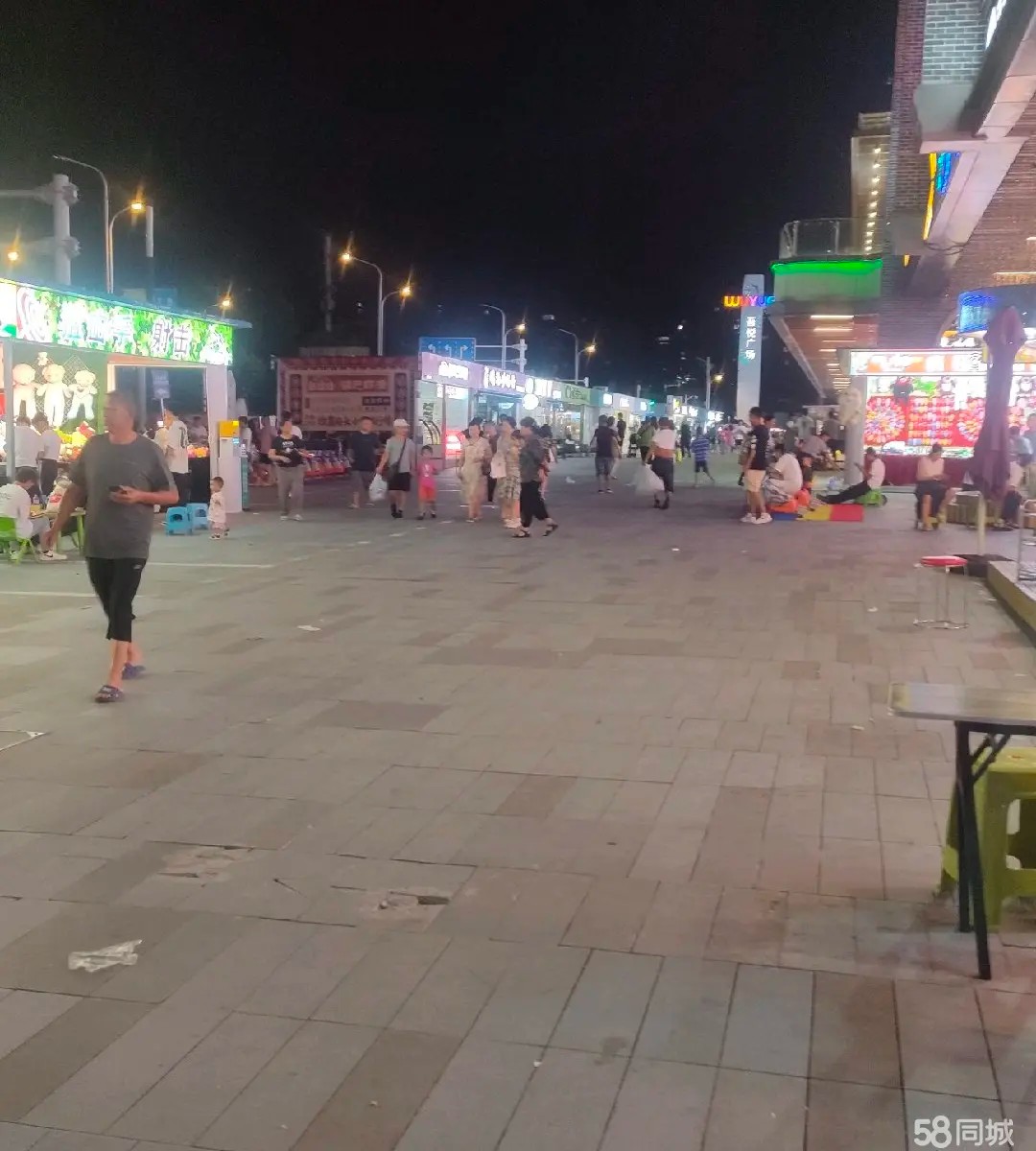 (转让)吾悦广场- -楼营销中心旁边