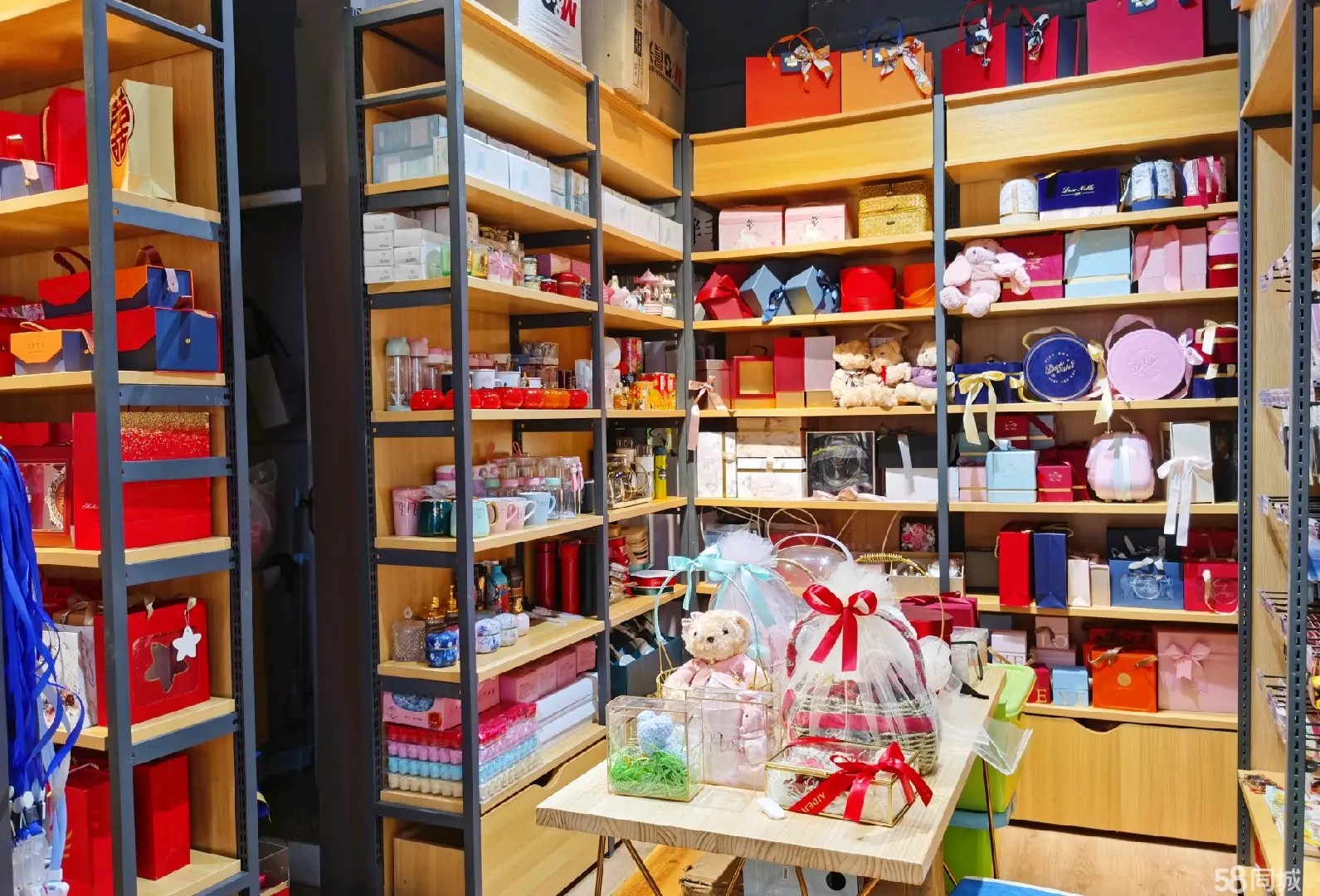 （转让）学校门口文具店转让，客源稳定，接手即可直接营业。