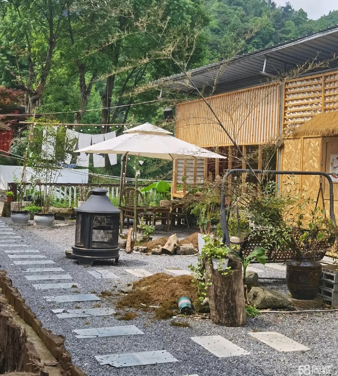 （转让）共23间房住宿房间8间其余为厨房，麻将房，餐厅