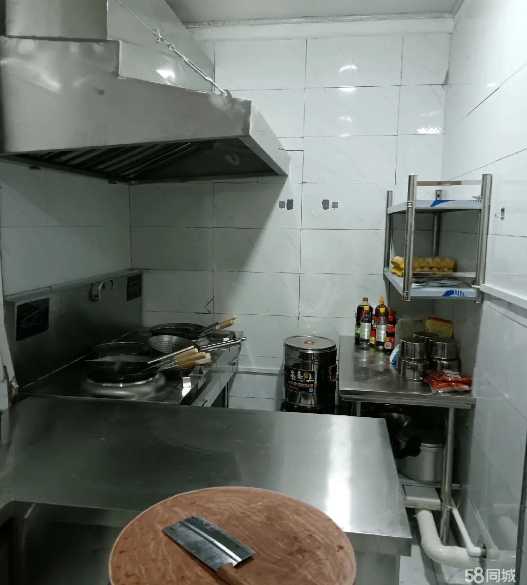(转让)马家湾临街饭店转让，店里8张桌子，所有设备齐全