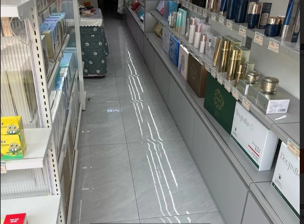 (转让)临街门面人流量大可以顺带做美甲美睫毛纹绣都可以