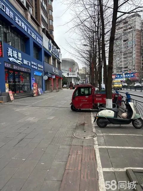 (转让)四转盘方圆荟永辉超市正对面，转让费面议