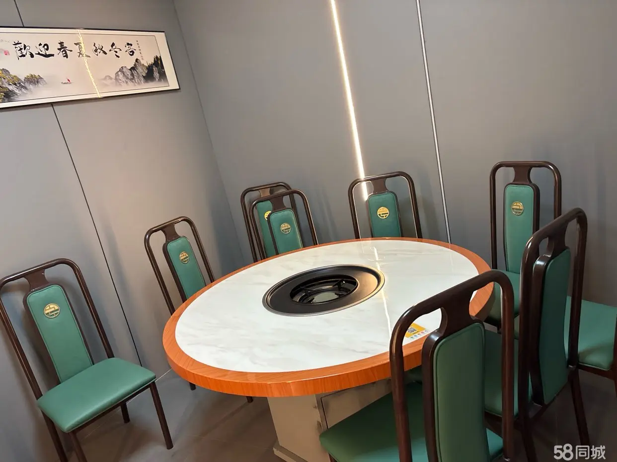 (转让)四转盘方圆荟永辉超市正对面，转让费面议