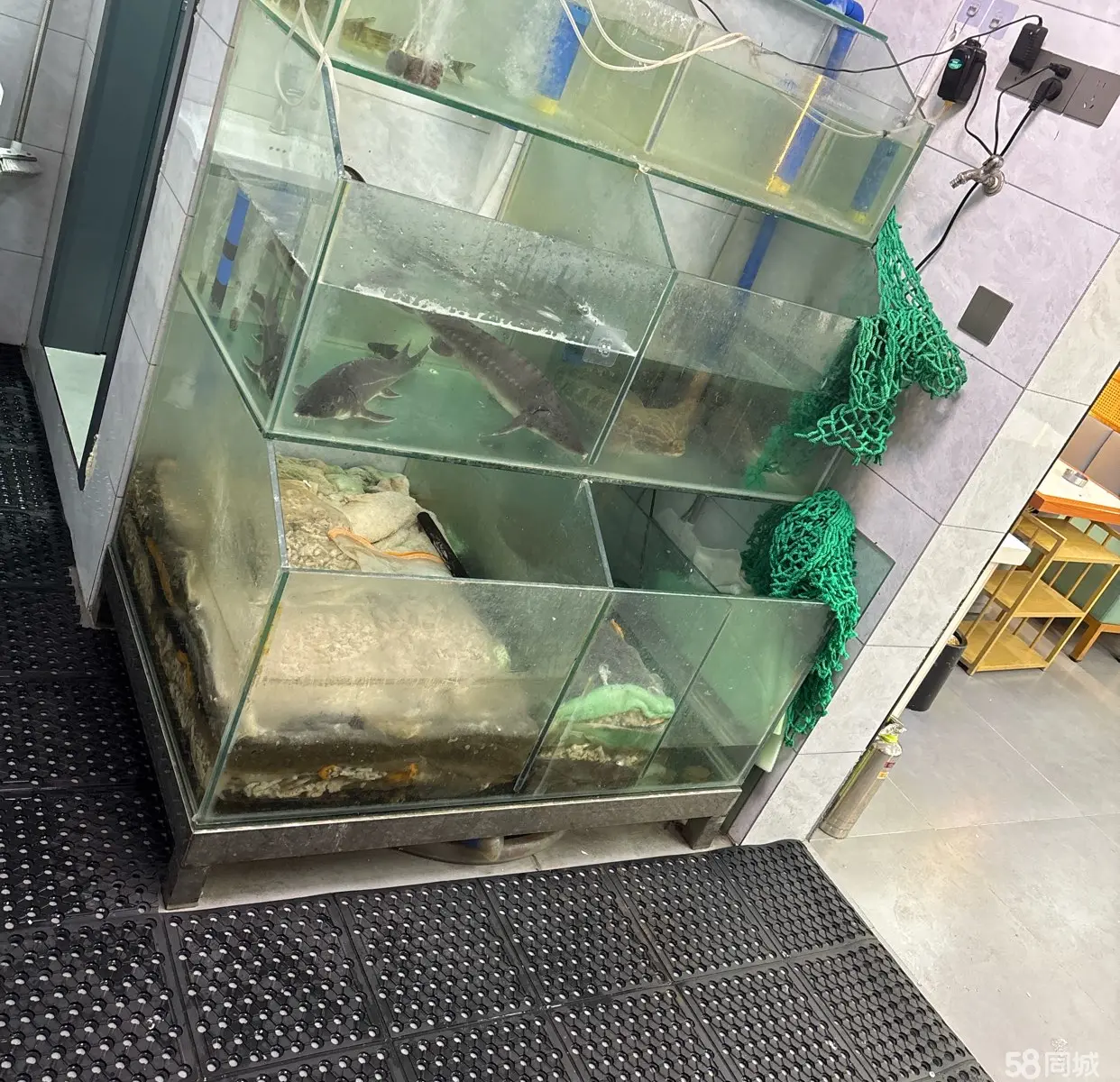 (转让)四转盘方圆荟永辉超市正对面，转让费面议