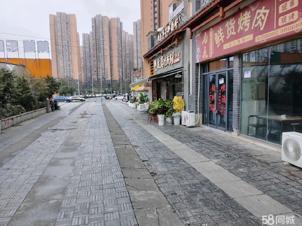 (转让)出脚方便，停车方便才装修还有8个月的房租