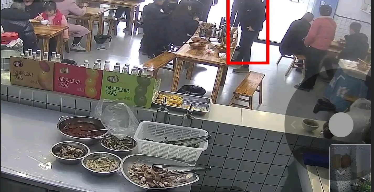 (转让)现经营中旺铺转让，门头展示度宽。外摆区域大。