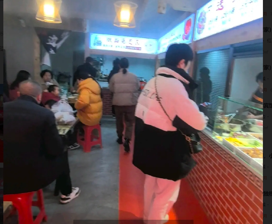 (转让)周边人流量大，学生，还可以外摆，外面可以停车
