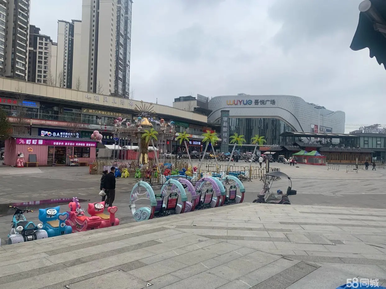 （转让吾悦广场门面，店铺位置好，上中下三层，夏天人流量很大