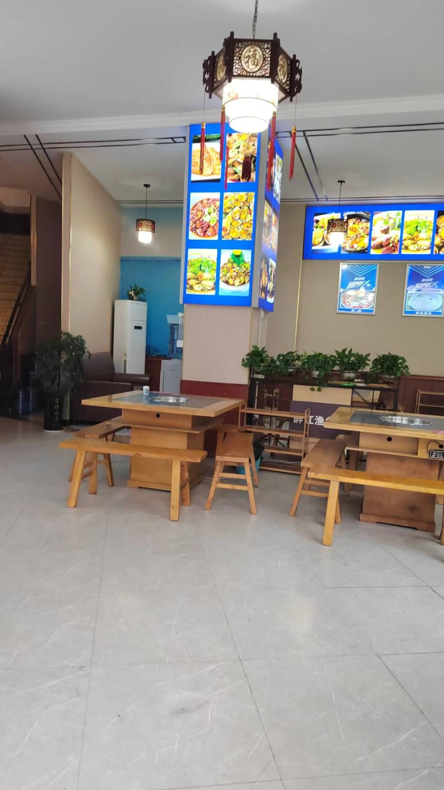 仁怀仁武酒店斜对面斑马线旁餐饮店转让