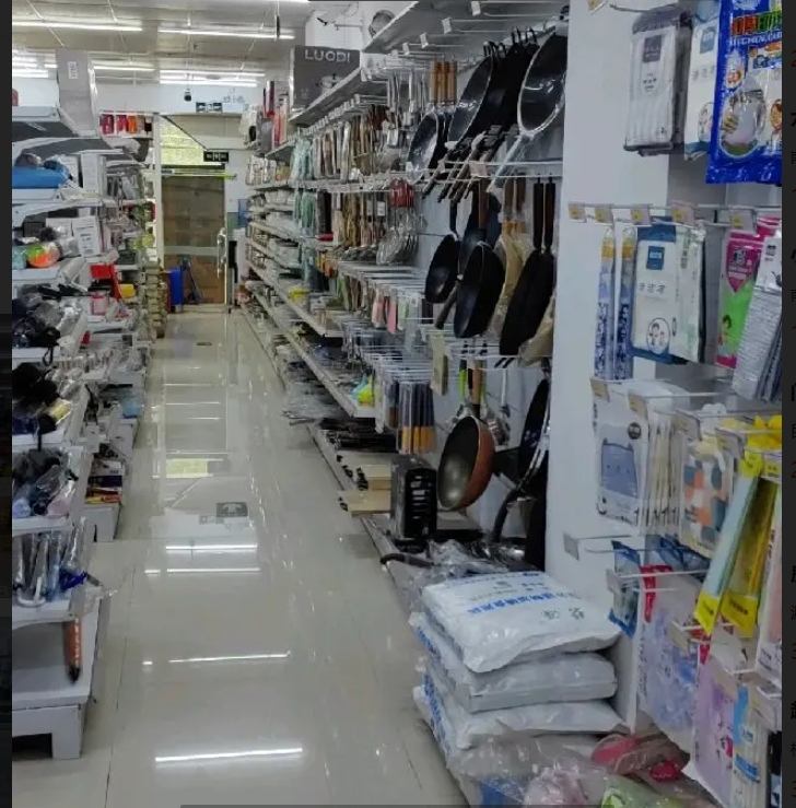 (转让)小区门口客流量大，学生居民多