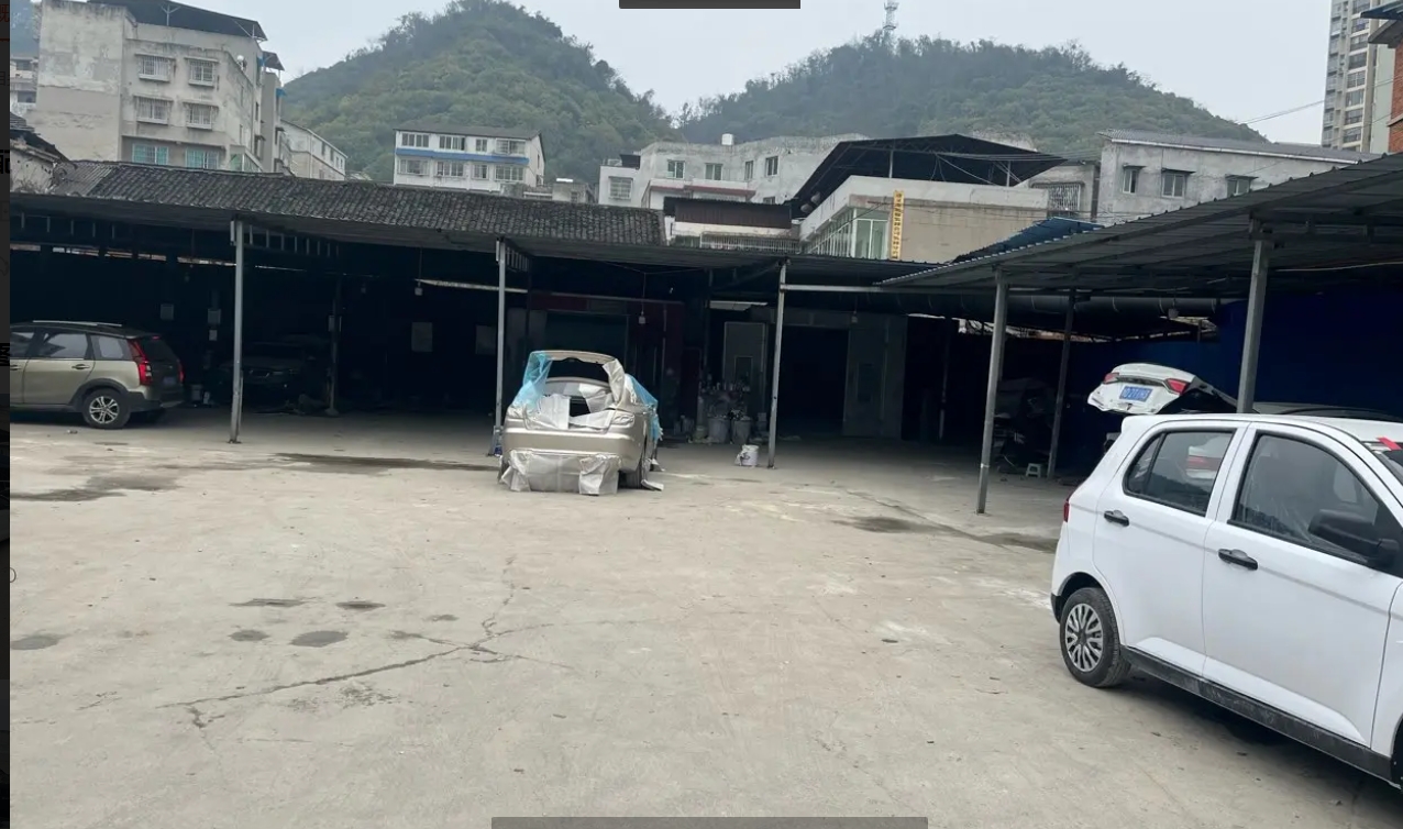 (转让)主路旁边，场地空旷，随意停车