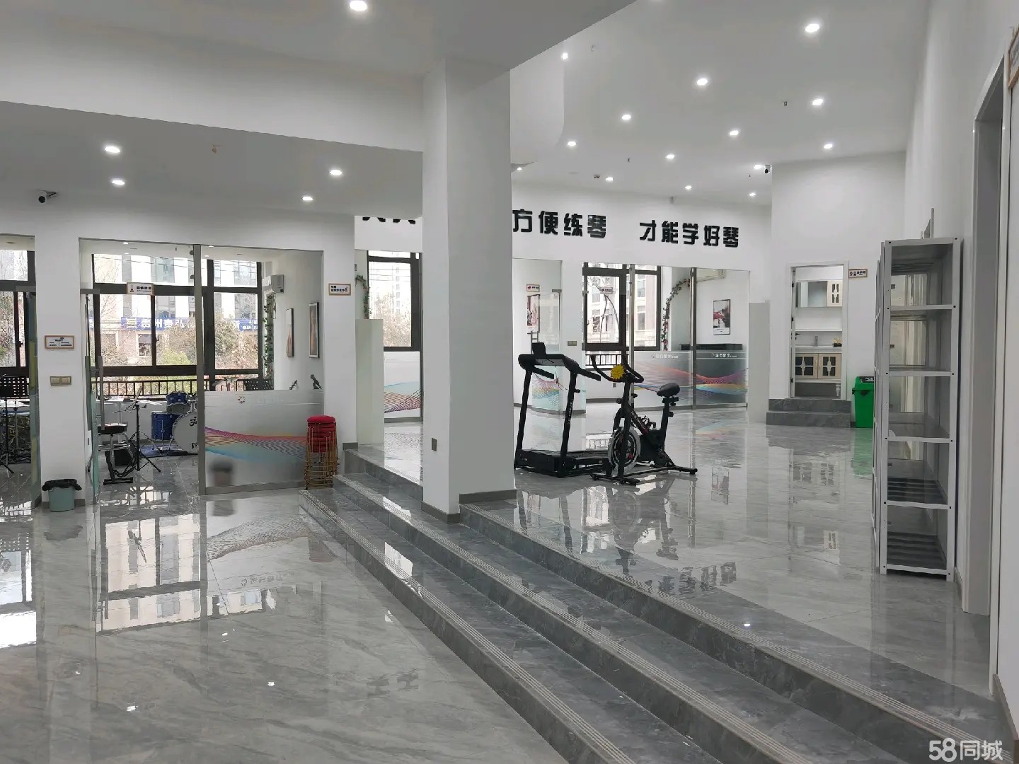 （转让门面转让，二楼236平，精装修接手可做餐饮，教育，娱乐！