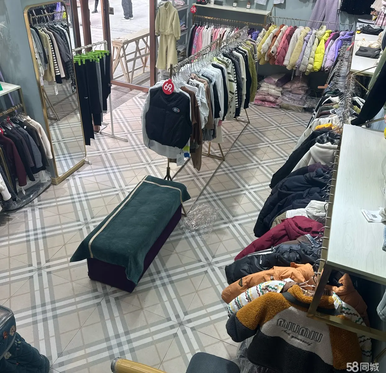 (转让）因无暇顾及两店琐事，将此店铺转让，有固定客源.
