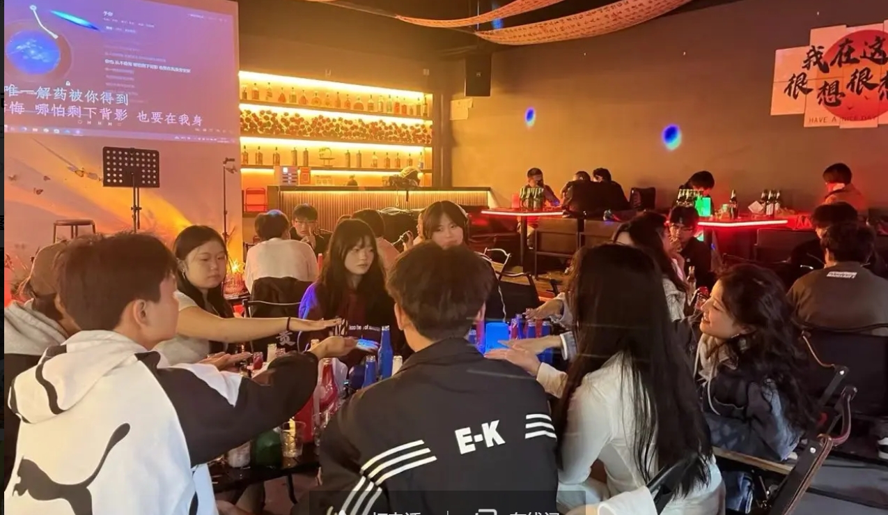 (转让)新蒲林达美食街酒馆转让，位置好