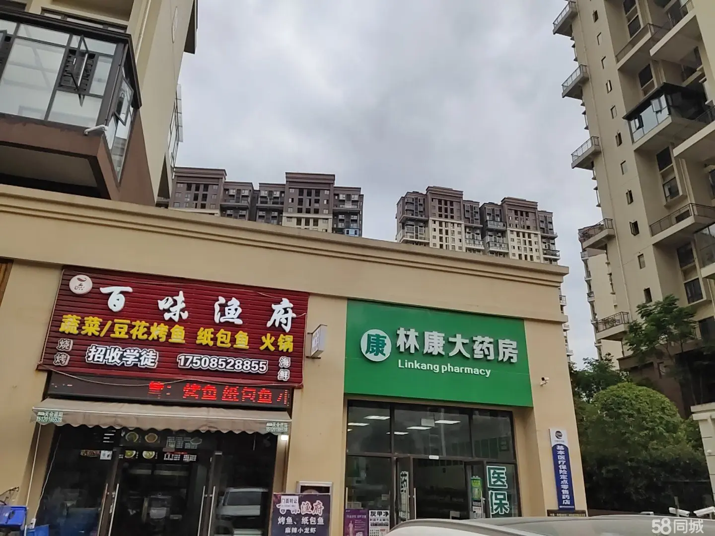 （转让小区正大门口，流动人口多