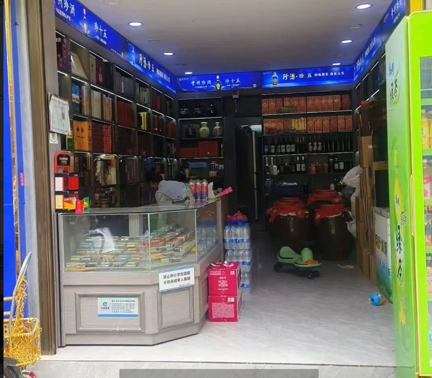 (转让)8年老店，含烟证28档，有固定客源，带小孩无人看店