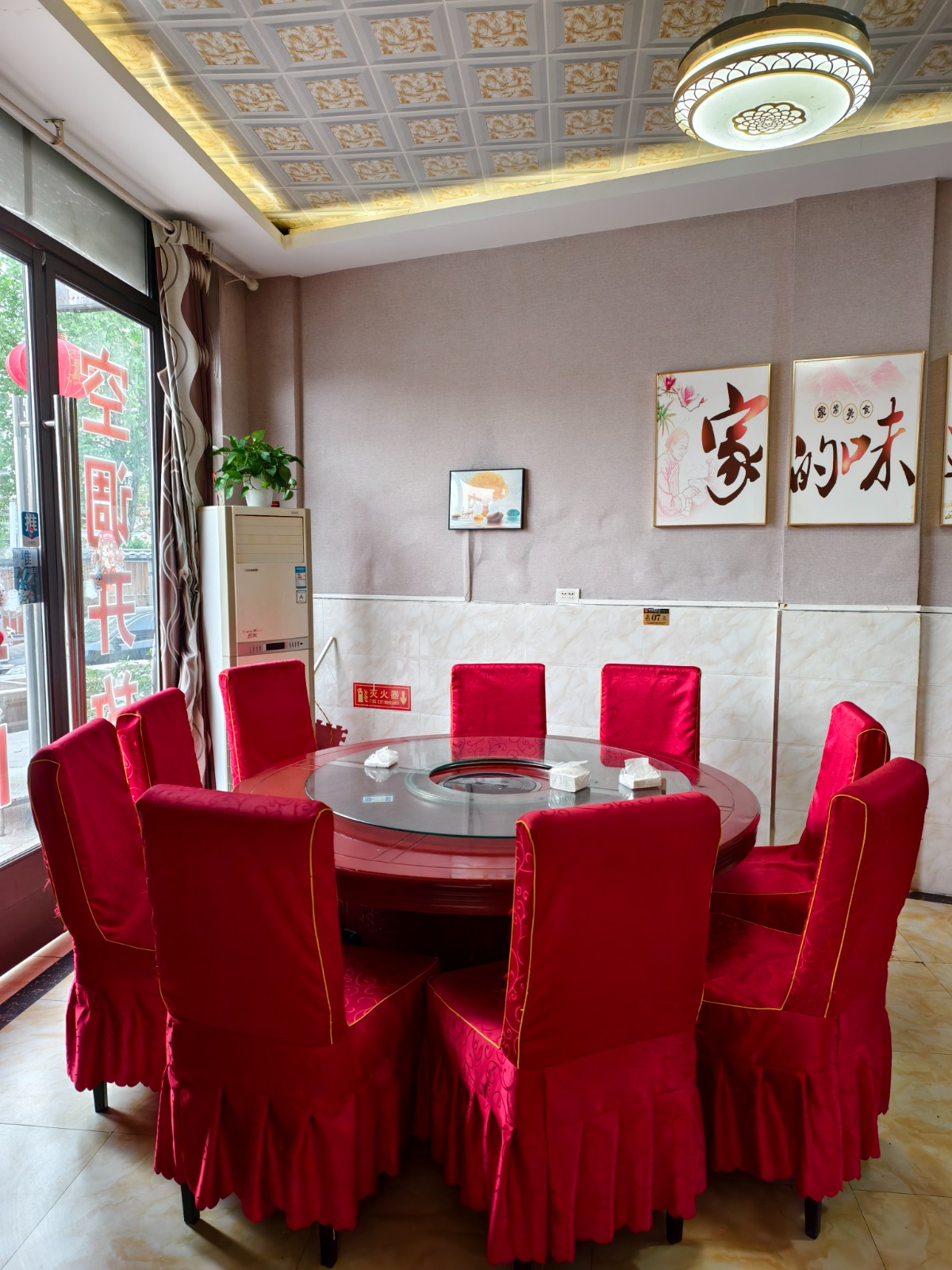 新铺十字路口交汇处经营八年餐饮店转让