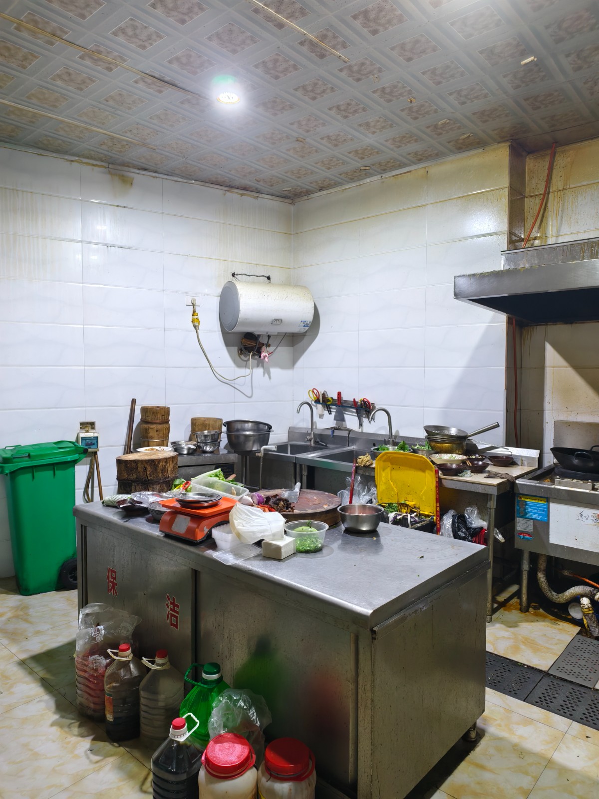 新铺十字路口交汇处经营八年餐饮店转让