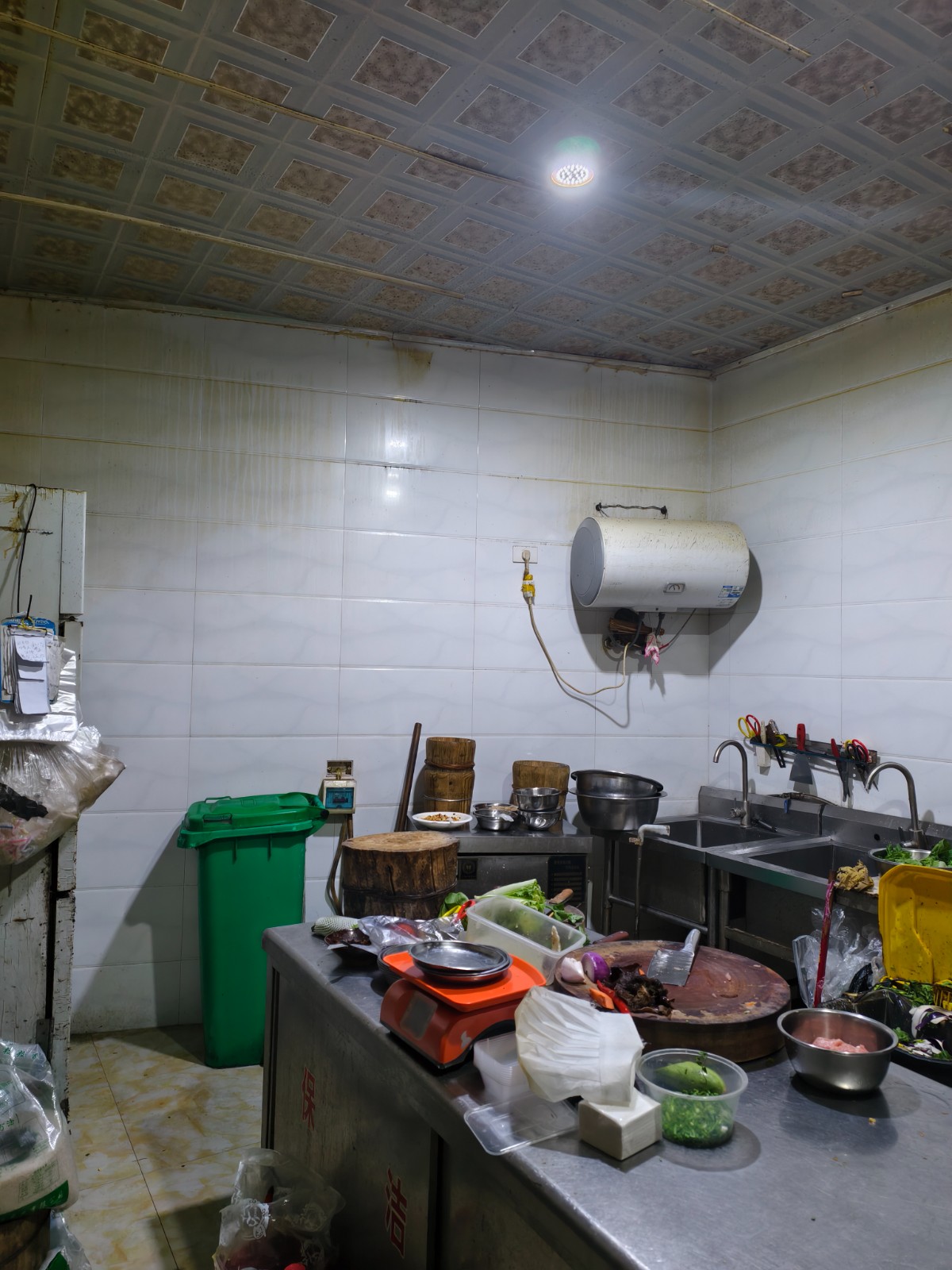 新铺十字路口交汇处经营八年餐饮店转让