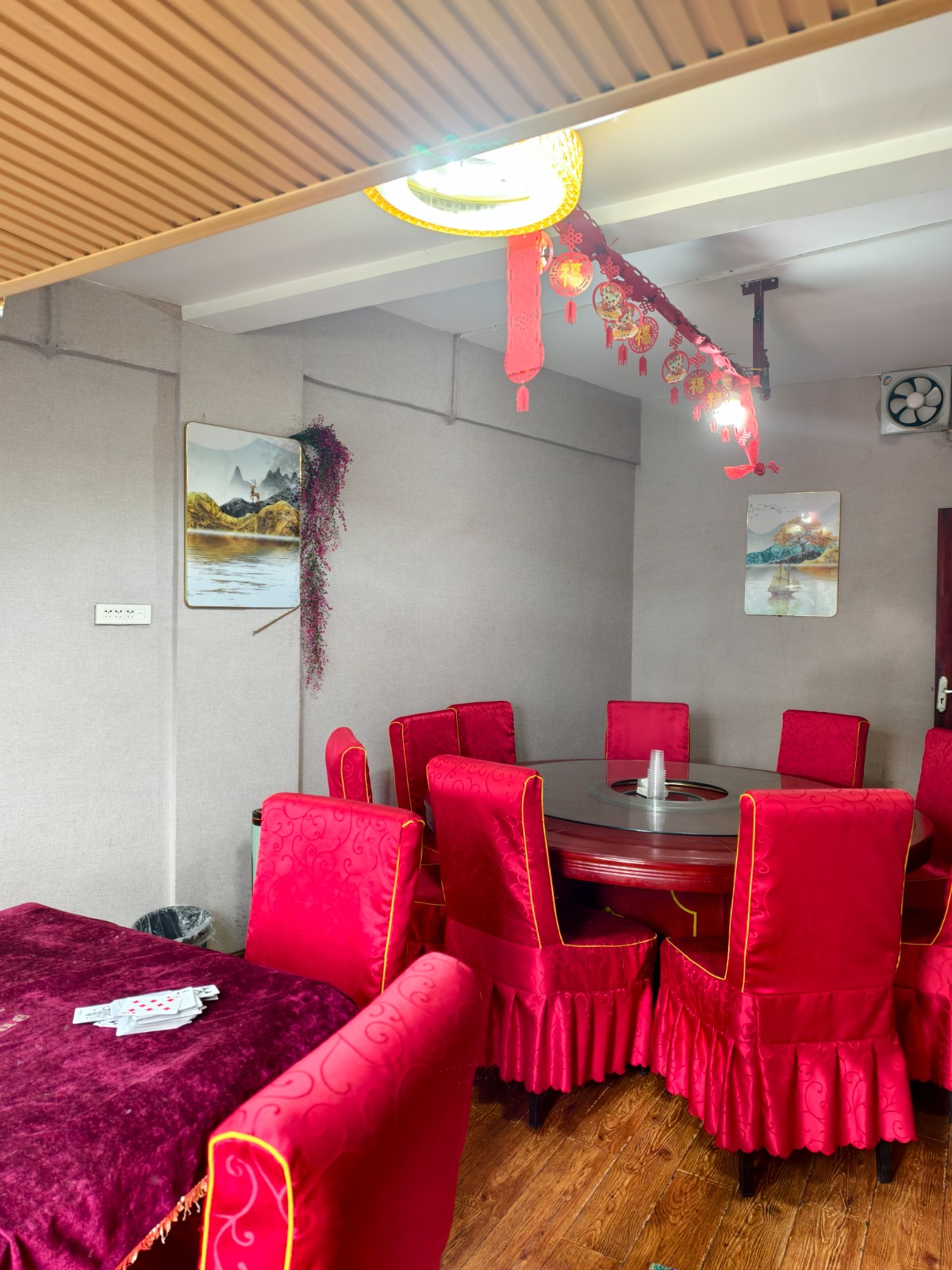 新铺十字路口交汇处经营八年餐饮店转让