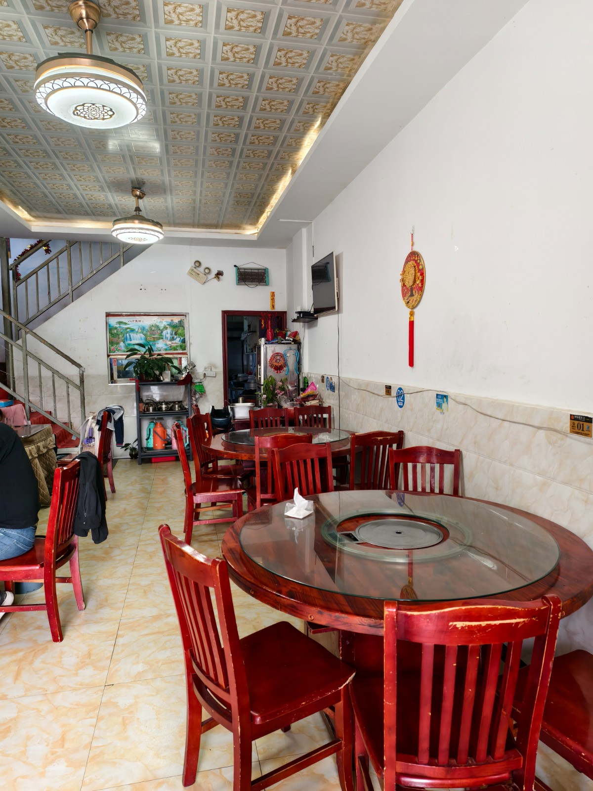 新铺十字路口交汇处经营八年餐饮店转让
