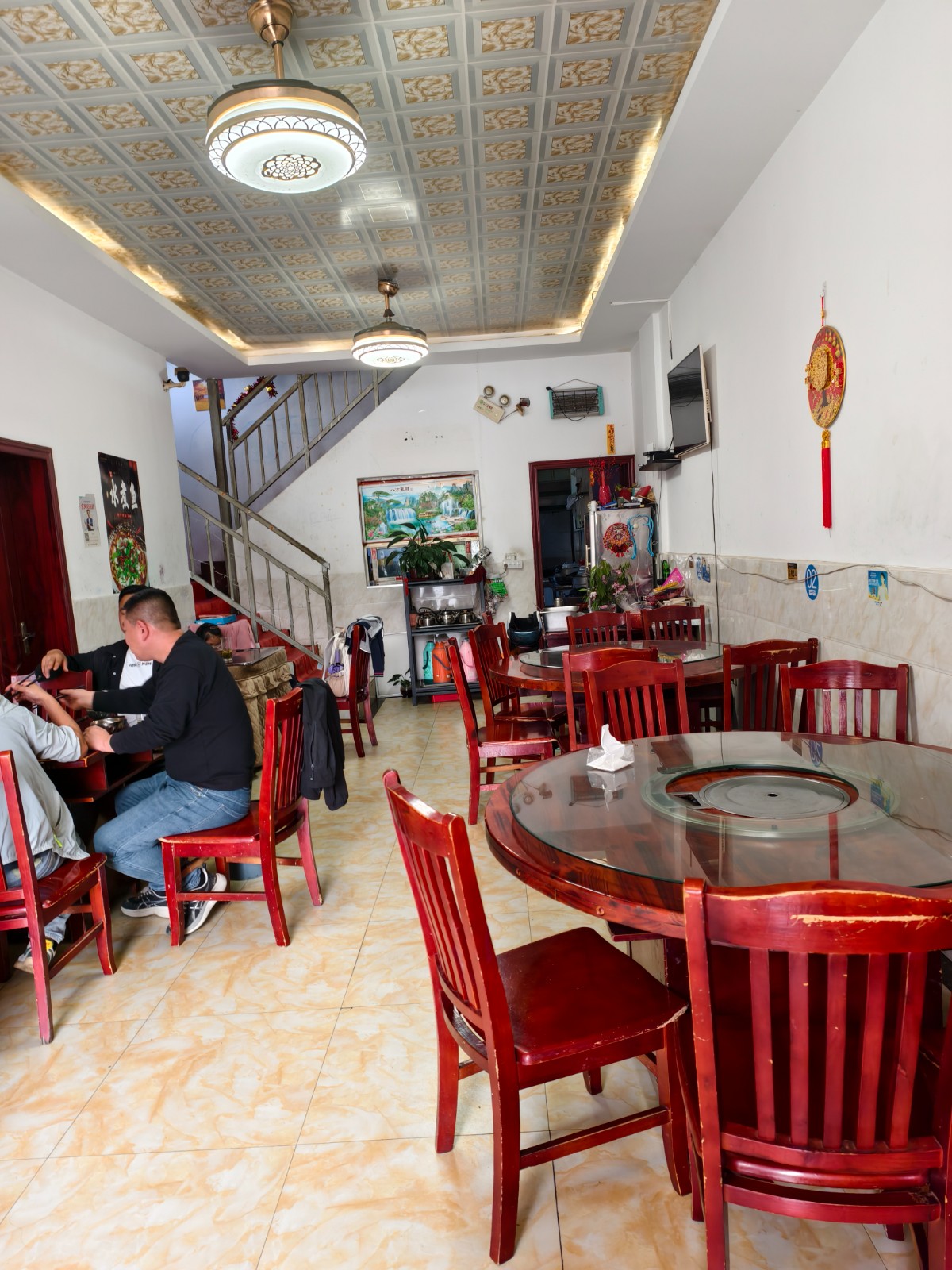 新铺十字路口交汇处经营八年餐饮店转让