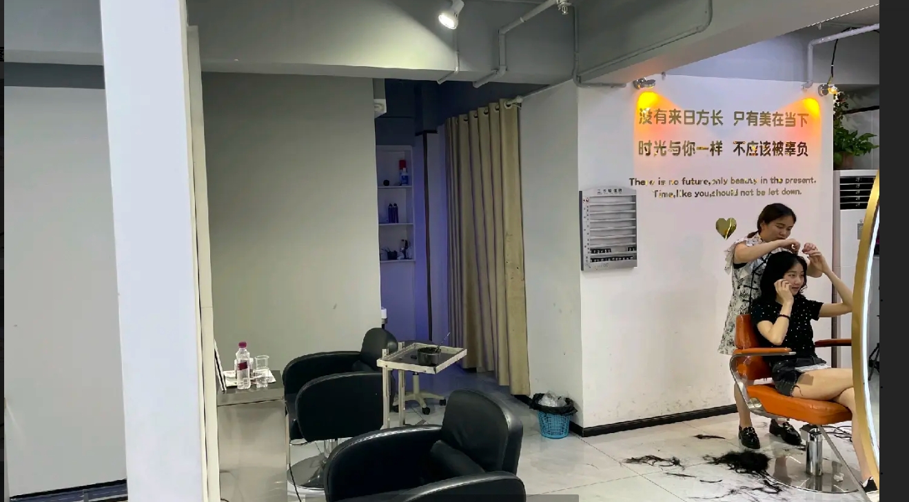 (转让)国酒城三期正好在十字路口接手即可经营还有差不多一个月房租