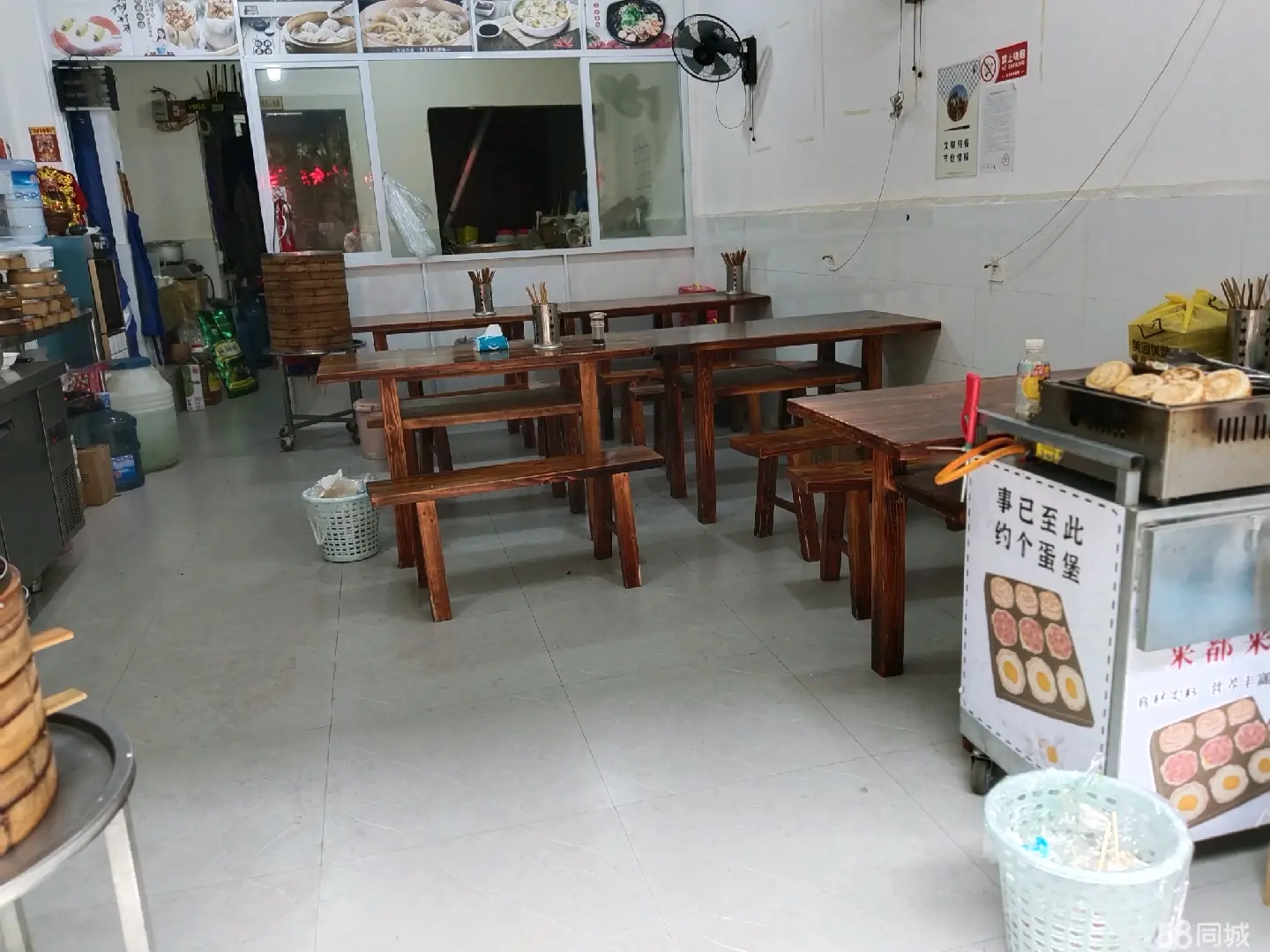 （转让学校旁，有小区，菜市，人流量大，有看中的老板可到店看看