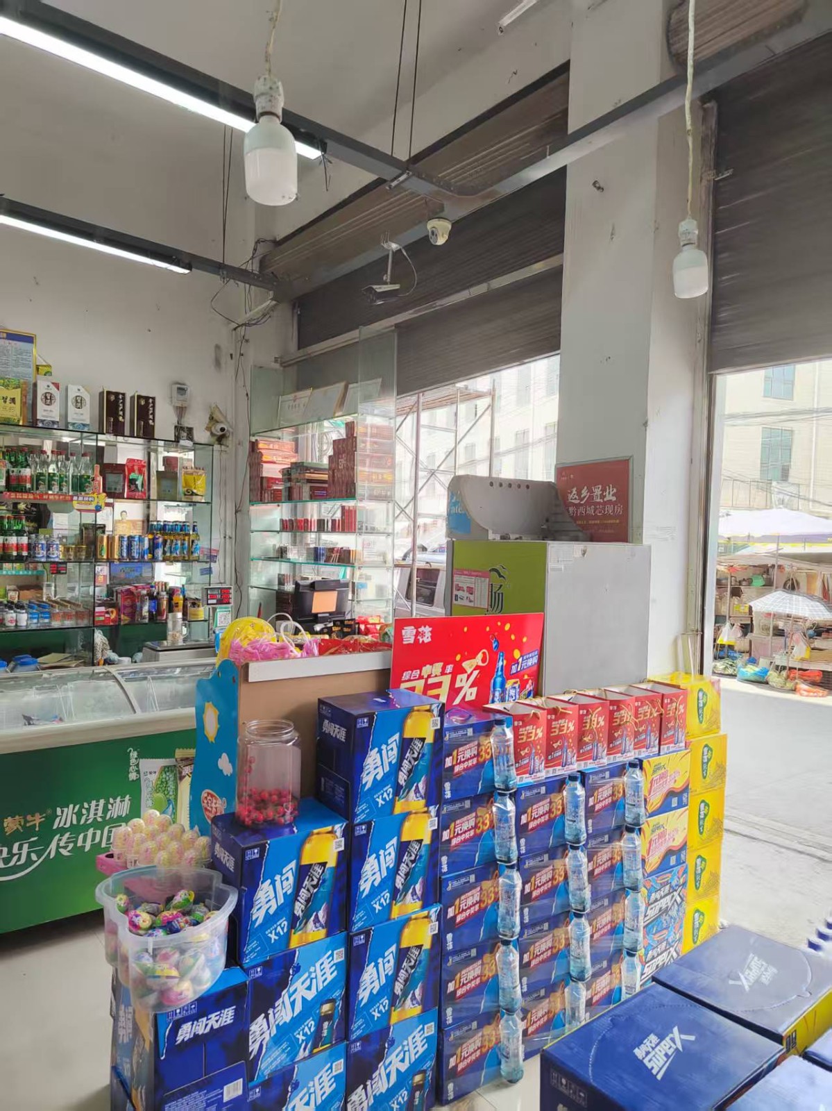毕节黔西菜市十字路口旁带烟证超市整体转让